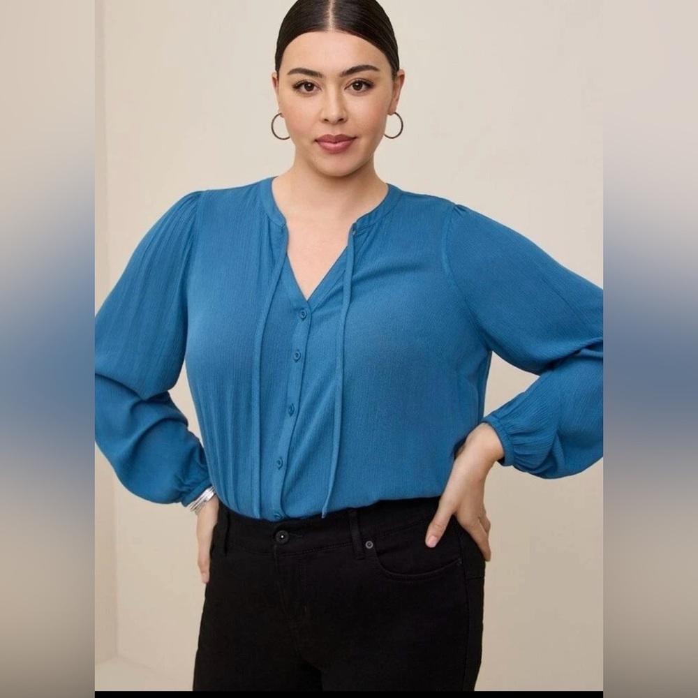 Torrid Crinkle Gauze Button-Front
Peasant Blue Top